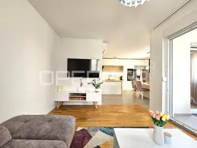 Wohnung 77 m², Podstrana - 4 Zimmer, Loggia und Parkplatz