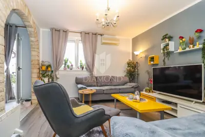 Rovinj, Wohnung in hervorragender Lage mit Terrasse und Meerblick