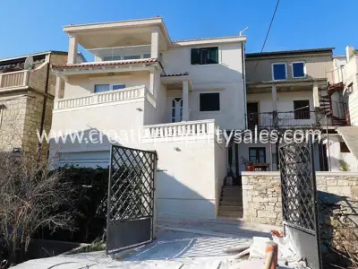 House, Brač, 240 m², 550 000 € - 2