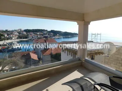 House, Brač, 240 m², 550 000 € - 1