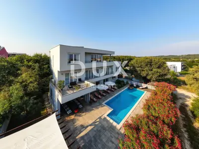 Villa 330 m², Medulin - pool and sea view
