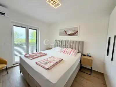 Prizemnica 150 m², Donja Jagodnja - bazen i garaža - 13