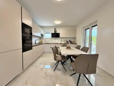 Prizemnica 150 m², Donja Jagodnja - bazen i garaža - 9