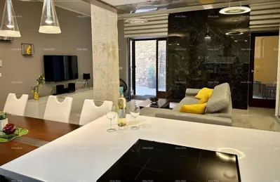 Stan 95 m², Poreč - centar, 50 m od mora