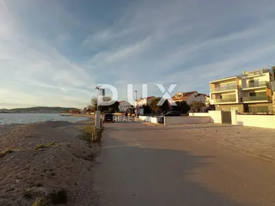 ŠIBENIK, VODICE - Poslovni prostor P2 s terasom pokraj mora - 3