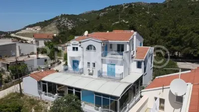 Slivno, Klek, samostojeća kuća sa bazenom