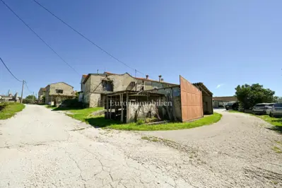 Buje, Kuća s pogledom na more za renoviraje