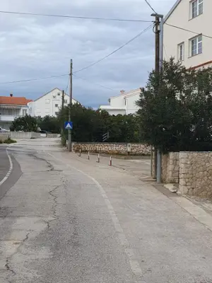 Kuća u Novalji, 9 stambenih jedinica i novi krov - 16