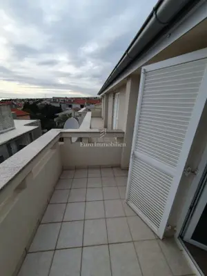 Kuća u Novalji, 9 stambenih jedinica i novi krov - 21