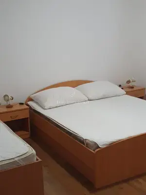 Kuća u Novalji, 9 stambenih jedinica i novi krov - 8