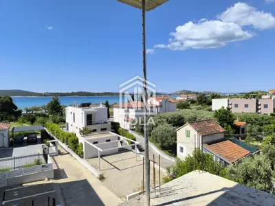 Penthouse 89 m², Vodice - pogled na more i terasa 21 m² - 3