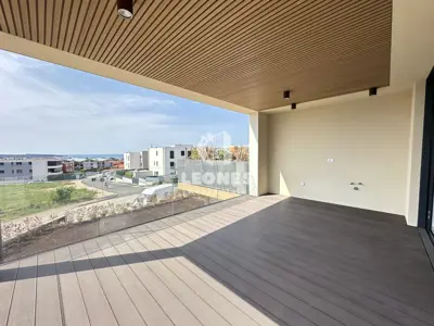 Apartment 900 m from the center of Novigrad, sea view and terrace - 2