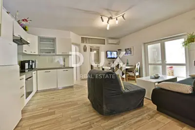 Apartmenthaus 280 m², Poreč - Pool und Sommerküche - 9