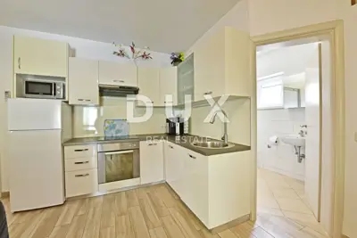 Apartmenthaus 280 m², Poreč - Pool und Sommerküche - 11