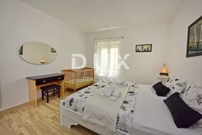 Apartmenthaus 280 m², Poreč - Pool und Sommerküche - 20