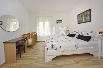 Apartmenthaus 280 m², Poreč - Pool und Sommerküche - 19