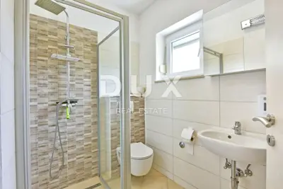 Apartmenthaus 280 m², Poreč - Pool und Sommerküche - 12