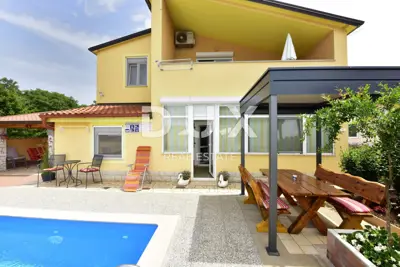 Apartmenthaus 280 m², Poreč - Pool und Sommerküche - 4