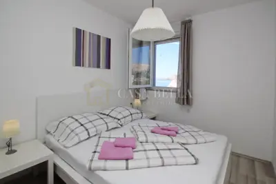 House 247 m², Baška - first row to the sea - 13