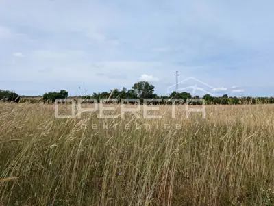 Poljoprivredno zemljište Jadreški- 779 m²!
