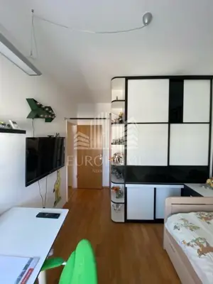 Potpuno namješten suvremen 4S stan + dvije garaže + spremište, 110 m², - 9