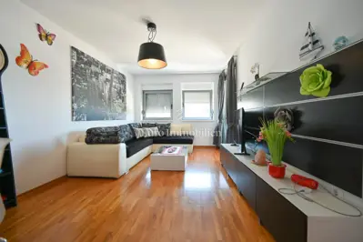 Apartment 58 m², Novigrad by the marina, sea view