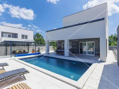 Villa 202 m², Vodnjan - quiet location near the center - 3