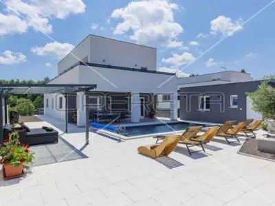 Villa 202 m², Vodnjan - quiet location near the center