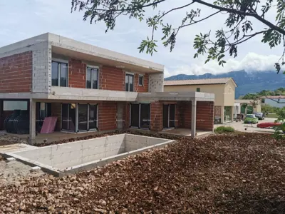 Haus 170 m², Kršan - Pool und Außenterrassen - 5