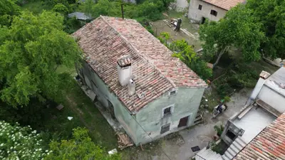 Stara autohtona kuća za kompletnu renovaciju