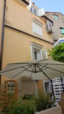 Steinhaus, Baška na Krku, 70 m vom Meer