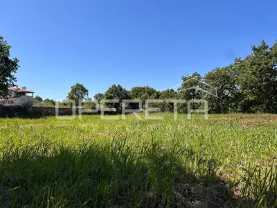 Građevinsko zemljište 4.375 m², Marići - dva pristupa