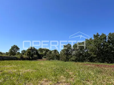 Građevinsko zemljište 4.375 m², Marići - dva pristupa - 4