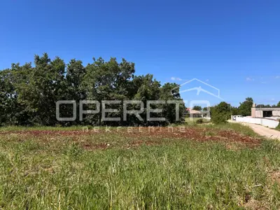 Građevinsko zemljište 4.375 m², Marići - dva pristupa - 10