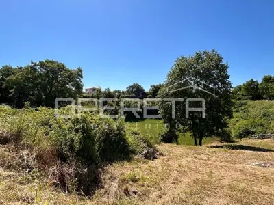 Građevinsko zemljište 4.375 m², Marići - dva pristupa - 7