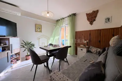Stan 50 m², Rovinj - dvije spavaće sobe i balkon
