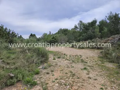 Landwirtschaftsfläche 2.000 m², Otok Hvar - ruhige Lage