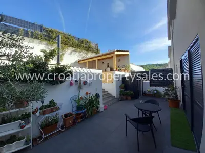 Stan 80 m², Otok Brač - 2 spavaće sobe i 2 kupaonice - 8