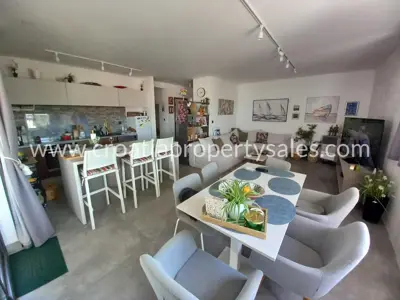 Stan 80 m², Otok Brač - 2 spavaće sobe i 2 kupaonice - 2