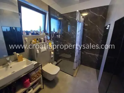 Stan 80 m², Otok Brač - 2 spavaće sobe i 2 kupaonice - 6