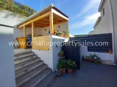 Stan 80 m², Otok Brač - 2 spavaće sobe i 2 kupaonice - 10