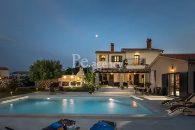 Vila 273 m², Kunj, Raša - pogled na Učku i grijani bazen - 2