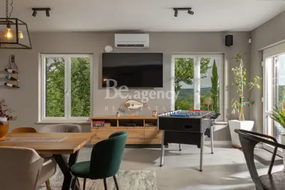 Vila 273 m², Kunj, Raša - pogled na Učku i grijani bazen - 20
