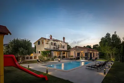 Villa 273 m², Kunj, Raša - view of Učka and heated pool