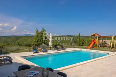 Vila 273 m², Kunj, Raša - pogled na Učku i grijani bazen - 7