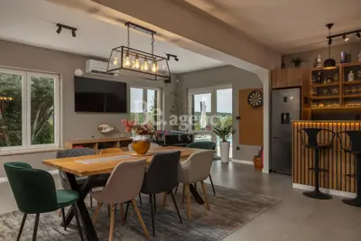 Vila 273 m², Kunj, Raša - pogled na Učku i grijani bazen - 18