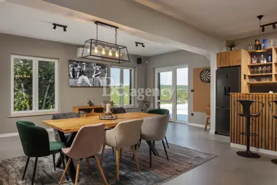 Vila 273 m², Kunj, Raša - pogled na Učku i grijani bazen - 16