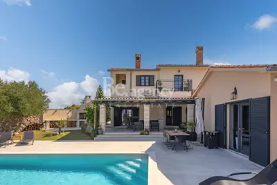 Vila 273 m², Kunj, Raša - pogled na Učku i grijani bazen - 6
