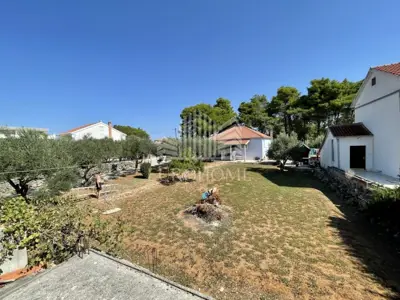 Vir, centar, zemljište 877 m² s kućom za renovaciju 121 m² - 3