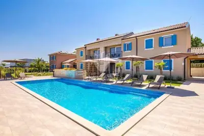 Poreč, okolica – atraktivan kompleks vile i apartmana s bazenom - 3